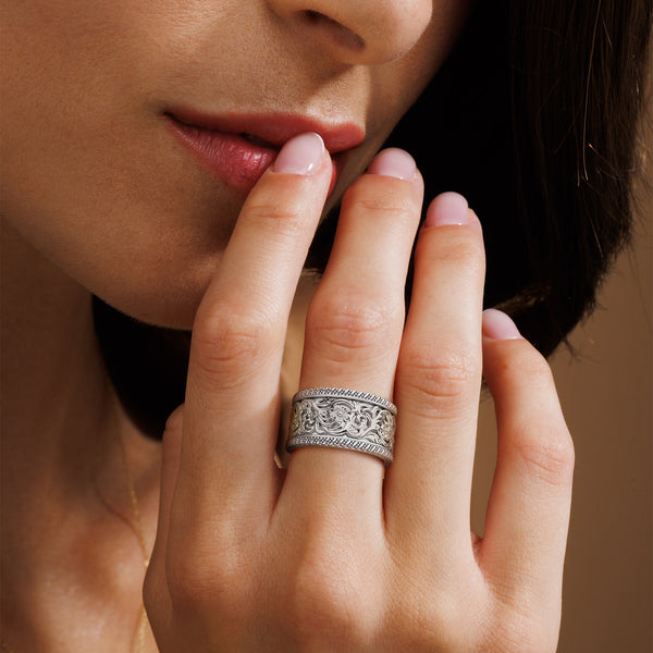 Lace Design Spinner Ring