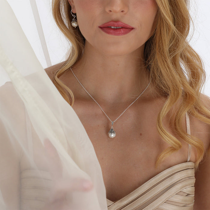 Danny Newfeld Jewelry Floral Pearl Pendant Necklace